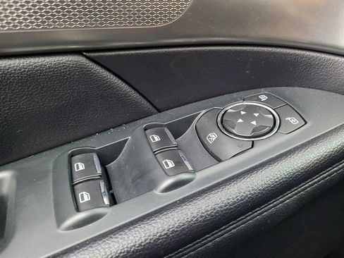 Used 2018 Ford Explorer XLT w/ Equipment Group 202A FWD image 27