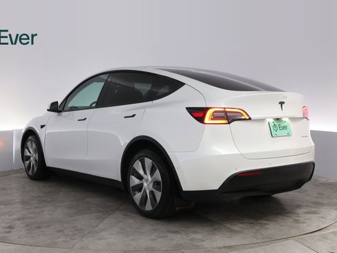 Used 2022 Tesla Model Y Long Range AWD/4WD image 17