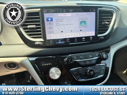 Used 2023 Chrysler Pacifica Touring-L FWD image 20