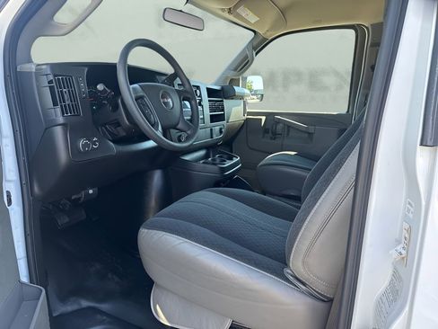 Used 2023 GMC Savana 2500 w/ Driver Convenience Package image 9