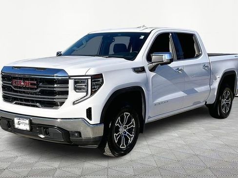 Used 2025 GMC Sierra 1500 SLT image 3
