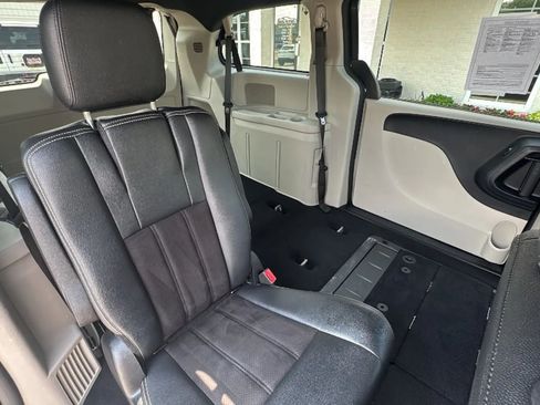 Used 2020 Dodge Grand Caravan SXT FWD image 27