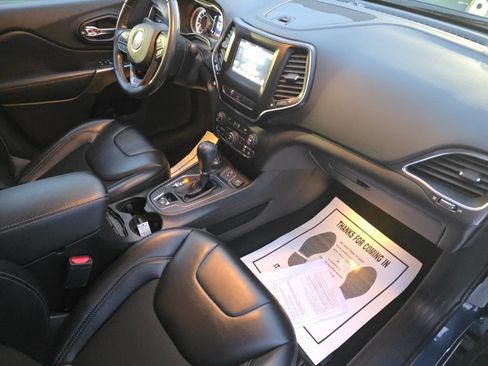 Used 2020 Jeep Cherokee Latitude Plus w/ Cold Weather Group image 18