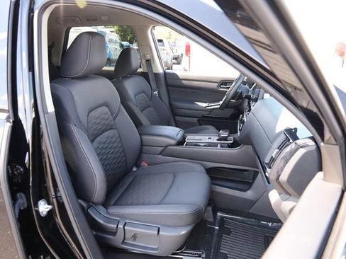 Certified 2025 Nissan Pathfinder SV FWD image 29