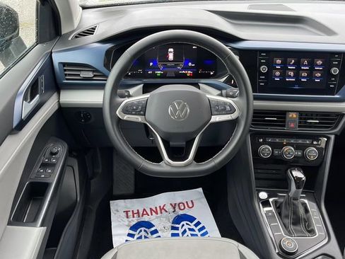 Used 2024 Volkswagen Taos SE image 19