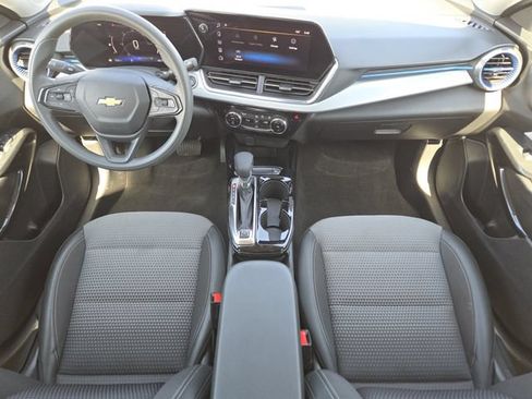 Used 2025 Chevrolet Trax LT FWD image 26