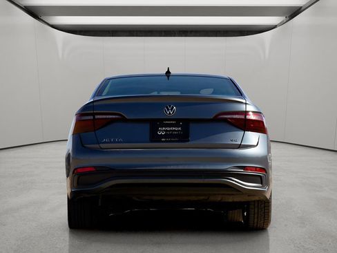 Used 2024 Volkswagen Jetta SE image 3