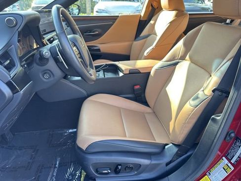 Used 2025 Lexus ES 300h w/ Premium Package FWD image 11