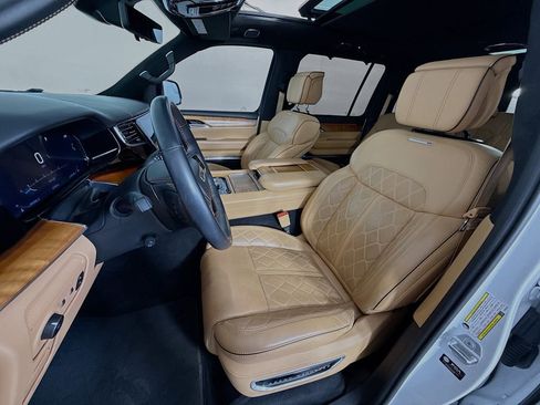 Used 2023 Jeep Grand Wagoneer Series III image 22