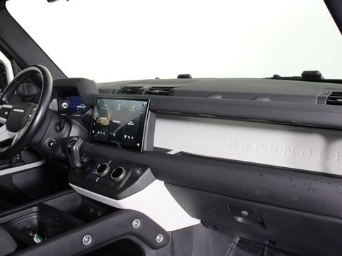 Used 2022 Land Rover Defender 110 X-Dynamic SE image 22