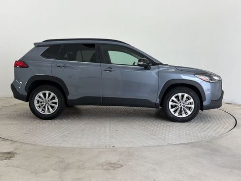 Used 2025 Toyota Corolla Cross LE FWD image 8