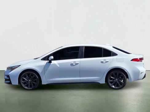 Used 2025 Toyota Corolla SE FWD image 2
