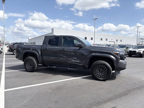 Used 2025 Toyota Tacoma SR5 image 7