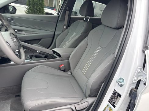Certified 2025 Hyundai Elantra Sport FWD image 5