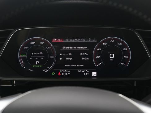 Used 2021 Audi e-tron Premium Plus w/ Premium Plus Package image 25