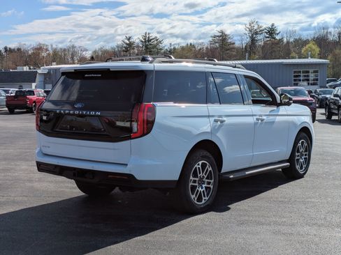 New 2026 Ford Expedition Active AWD/4WD image 3