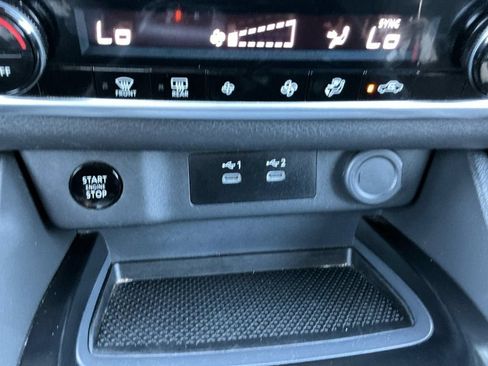Used 2025 Nissan Rogue SV AWD/4WD image 19
