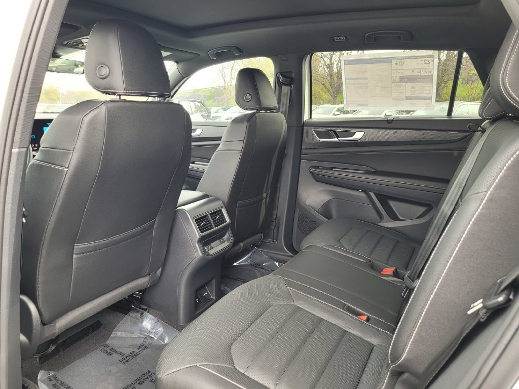 New 2026 Volkswagen Atlas Cross Sport SEL AWD/4WD image 14