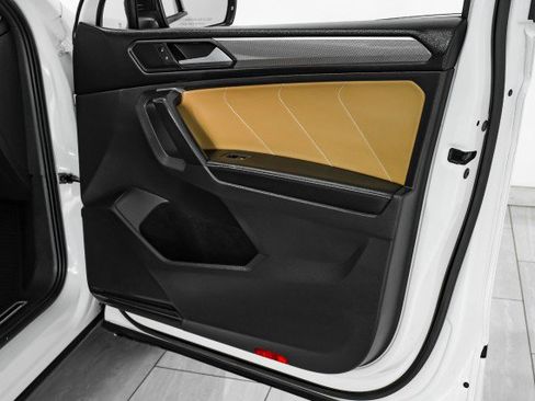 Used 2022 Volkswagen Tiguan SE R-Line image 40