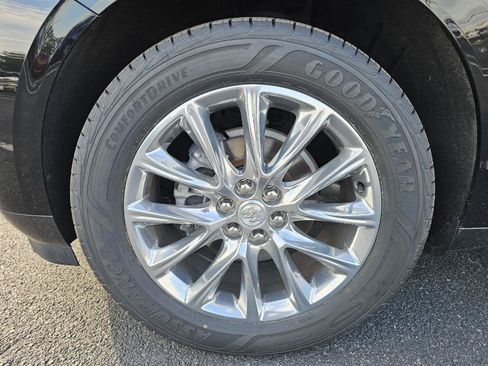 Used 2021 Buick Enclave Essence w/ Sound and Sites Package AWD/4WD image 9