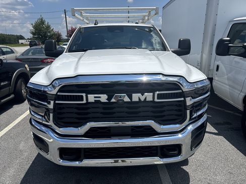 Used 2025 RAM 2500 Tradesman w/ Chrome Appearance Group AWD/4WD image 2