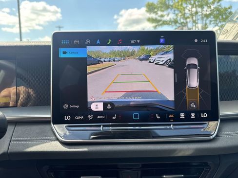 New 2025 Volkswagen Tiguan SE image 24