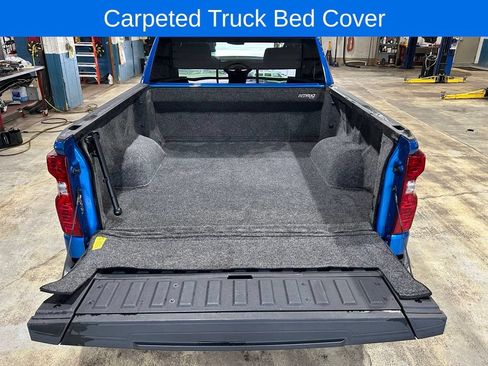 Used 2022 Chevrolet Silverado 1500 LT w/ Z71 Off-Road Package AWD/4WD image 6