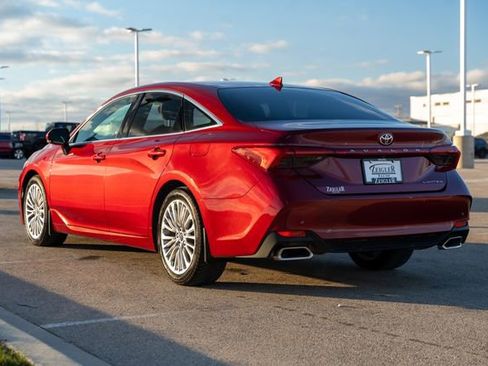 Used 2020 Toyota Avalon Limited image 5
