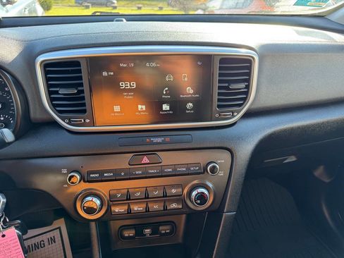 Used 2021 Kia Sportage LX image 11