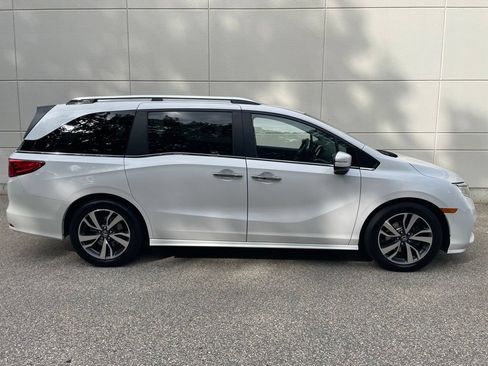 Certified 2024 Honda Odyssey Touring image 3