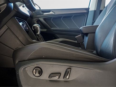 Used 2022 Volkswagen Tiguan SE image 22