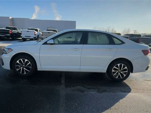 Used 2023 Volkswagen Jetta S image 5