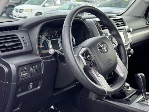 Used 2019 Toyota 4Runner SR5 AWD/4WD image 2