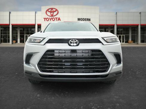 New 2026 Toyota Grand Highlander FWD image 10