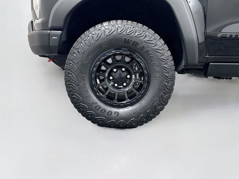 Used 2024 GMC Canyon AT4X w/ AT4X AEV Edition AWD/4WD image 12