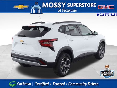 Used 2025 Chevrolet Trax LT w/ LT Convenience Package image 4