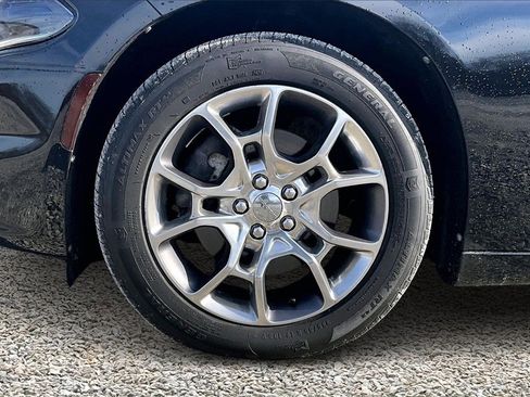 Used 2017 Dodge Charger SXT image 9