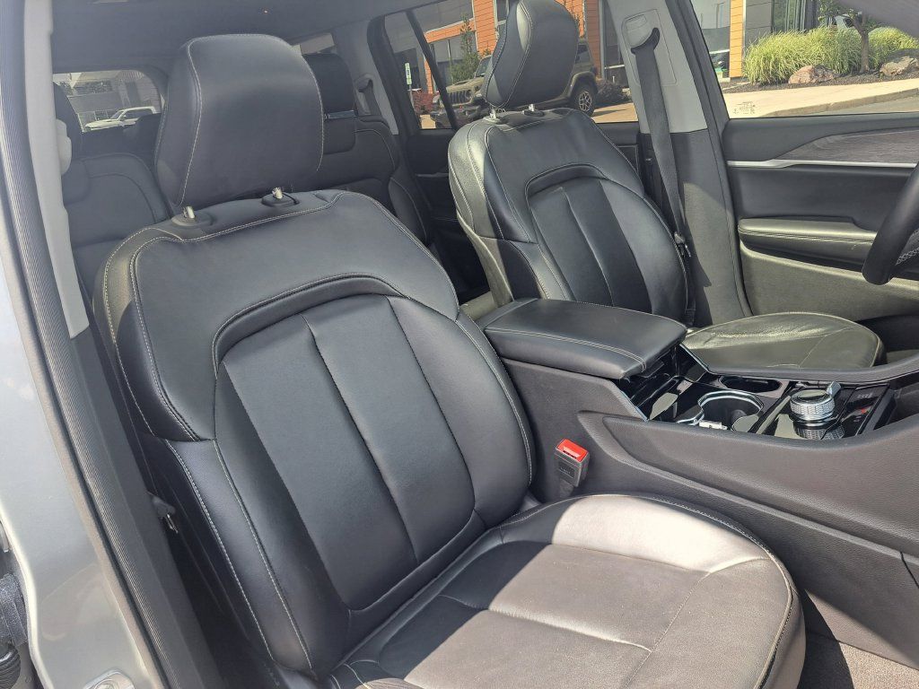 Used 2022 Jeep Grand Cherokee L Limited AWD/4WD image 38