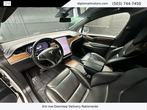 Used 2018 Tesla Model X 75D image 16