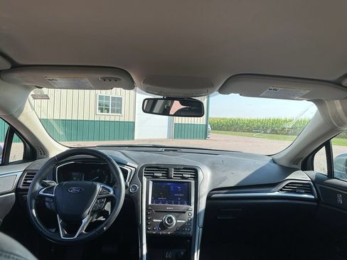 Used 2020 Ford Fusion Energi Titanium FWD image 27