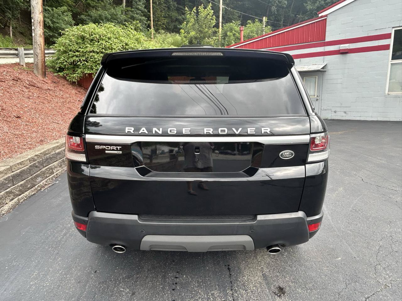 Used 2016 Land Rover Range Rover Sport SE AWD/4WD image 4