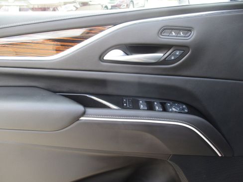 Used 2024 Cadillac Escalade Luxury image 28