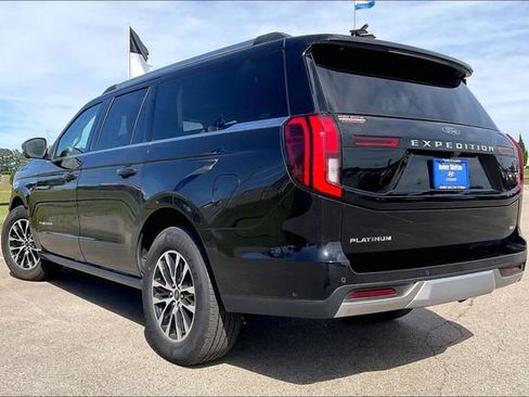 Used 2025 Ford Expedition Max Platinum AWD/4WD image 3