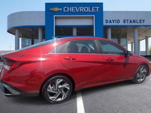 Used 2025 Hyundai Elantra Limited FWD image 8