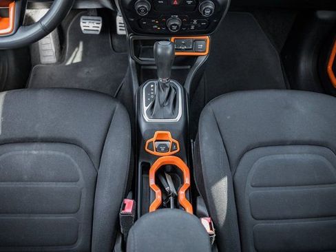 Used 2020 Jeep Renegade Latitude w/ UConnect 8.4 Nav Group image 11