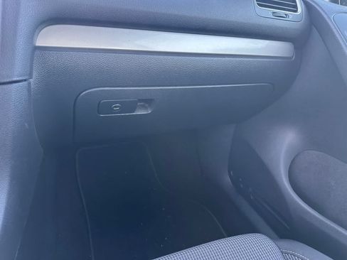 Used 2014 Volkswagen Golf 4-Door FWD image 20