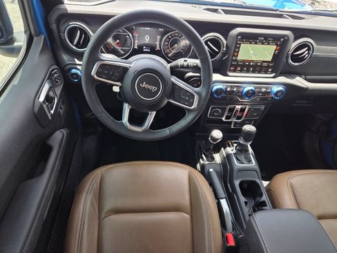 Used 2022 Jeep Wrangler Unlimited Sahara w/ LED Lighting Group AWD/4WD image 10