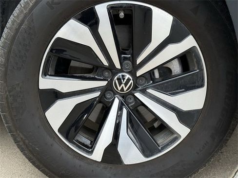 Used 2025 Volkswagen Atlas SE image 9