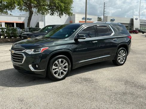 Used 2020 Chevrolet Traverse Premier FWD image 1