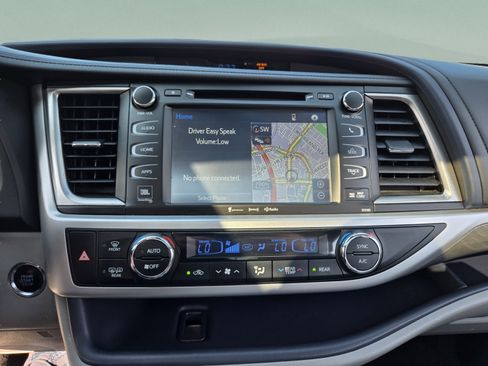 Used 2017 Toyota Highlander Limited FWD image 17